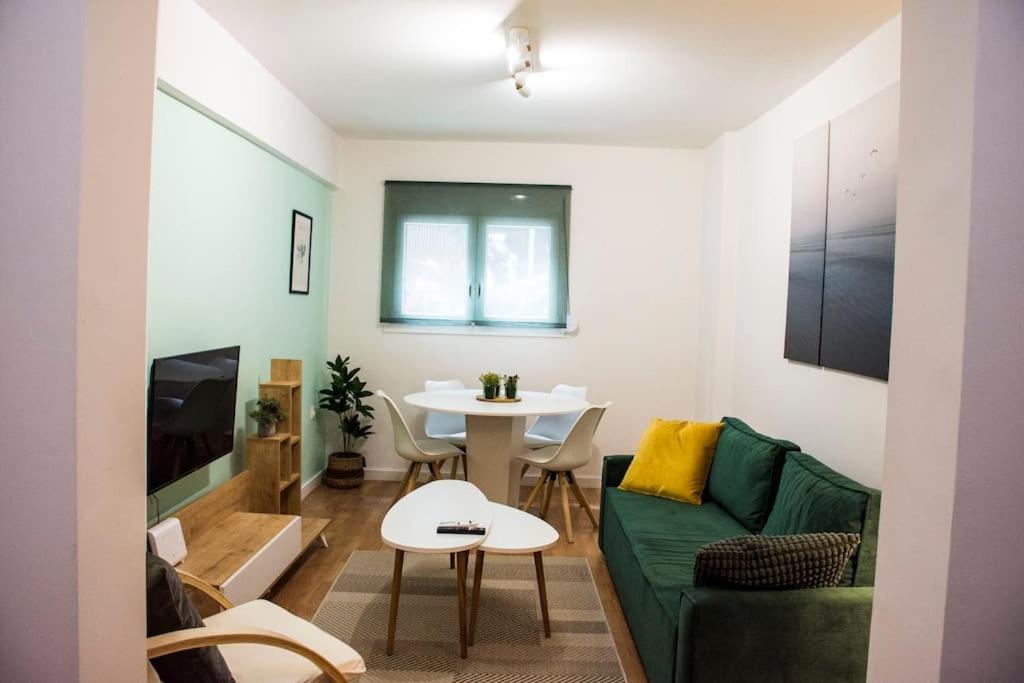 Newly Renovated-City Center Apartment Атина Екстериор снимка