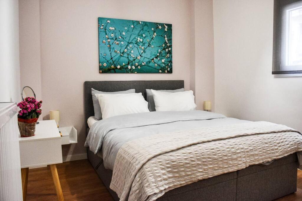 Newly Renovated-City Center Apartment Атина Екстериор снимка