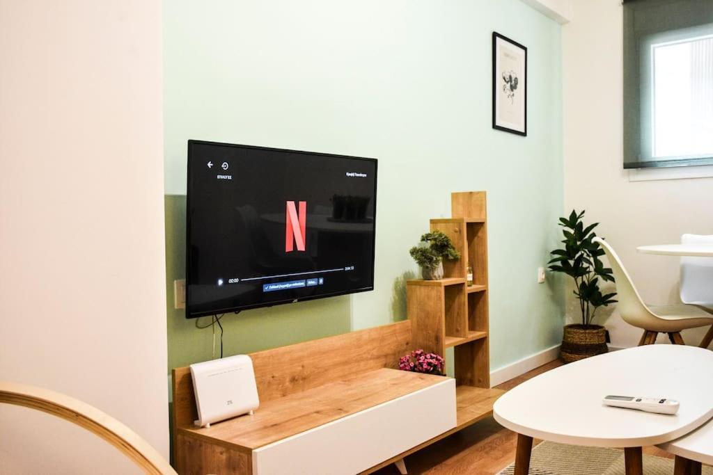 Newly Renovated-City Center Apartment Атина Екстериор снимка