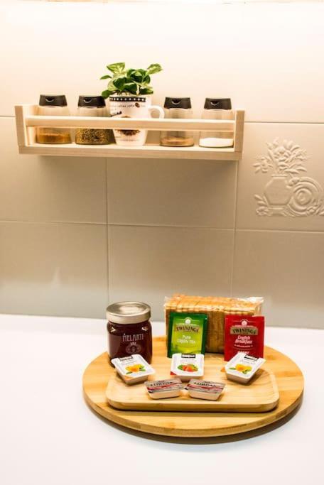 Newly Renovated-City Center Apartment Атина Екстериор снимка